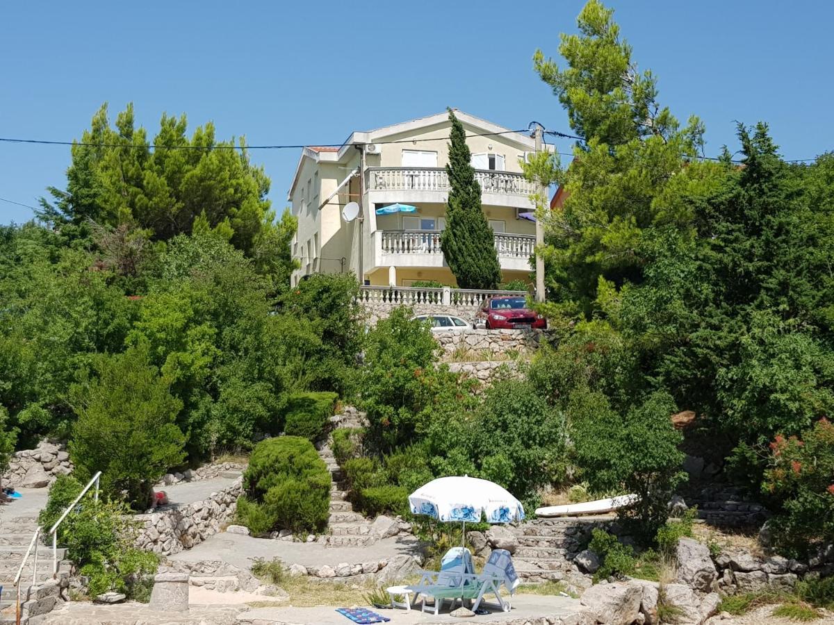 Apartment Akiki Karlobag