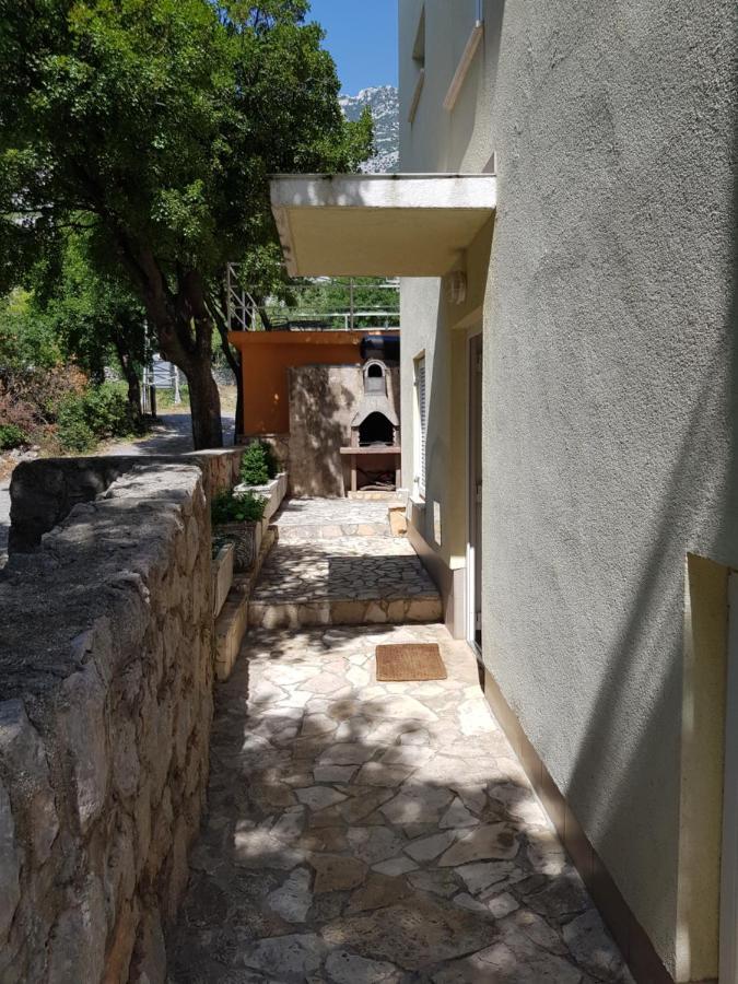 Akiki Karlobag